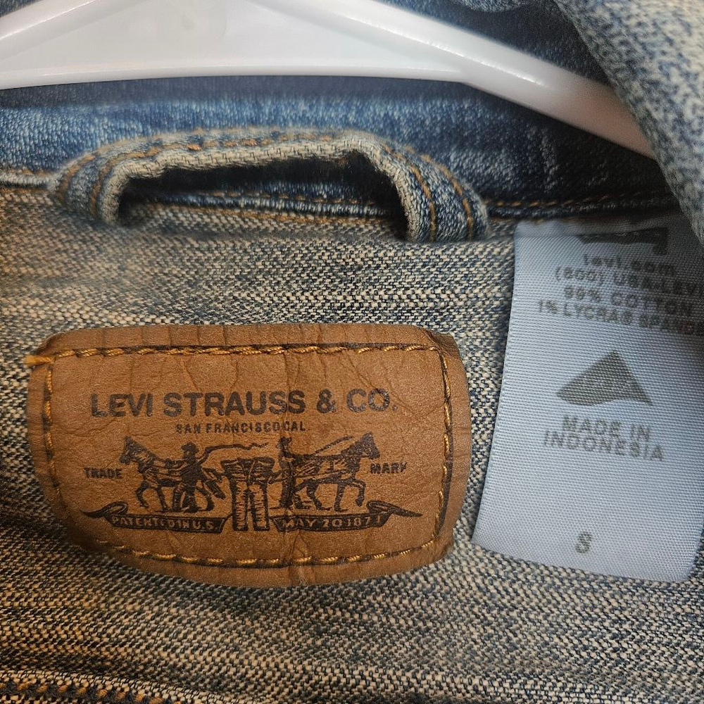 Women’s Levi’s Classic Blue Denim Jacket – Size Small - Picture 2 of 7